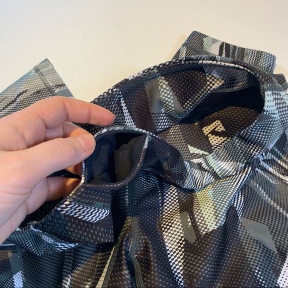 Small Zella white black green pattern high rise studio lite leggings - Picture 11 of 13